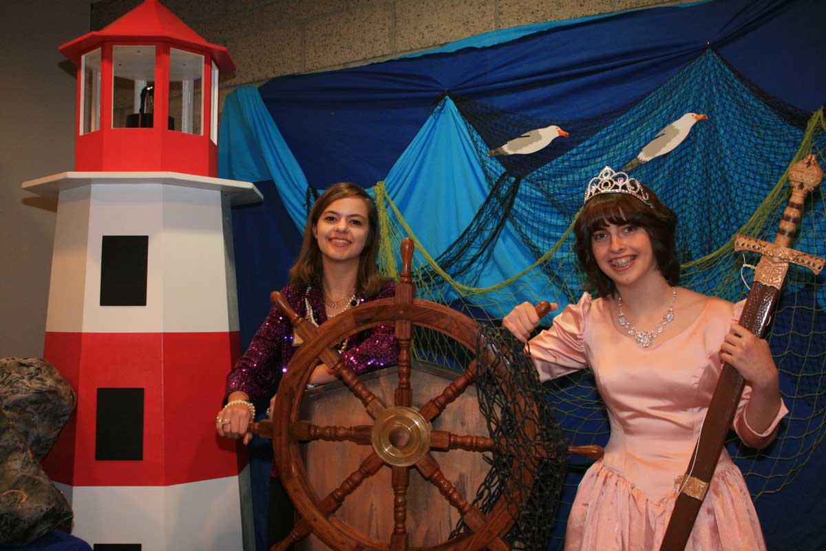 The Balmy Bahamas Cruise bundle photo of two young ladies